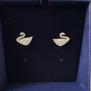 Swarovski swan stud earring silver